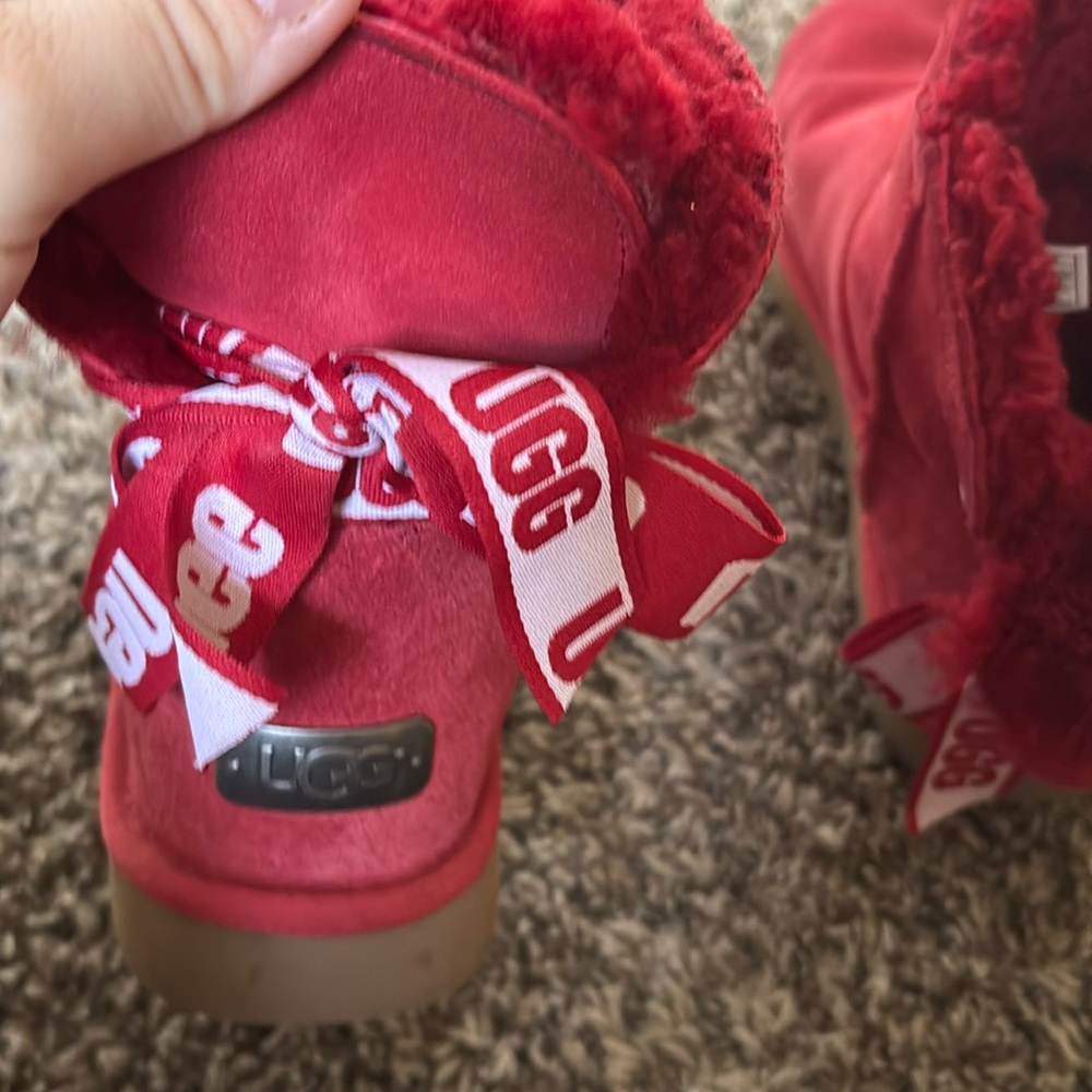 Ugg red boots with 1 bow